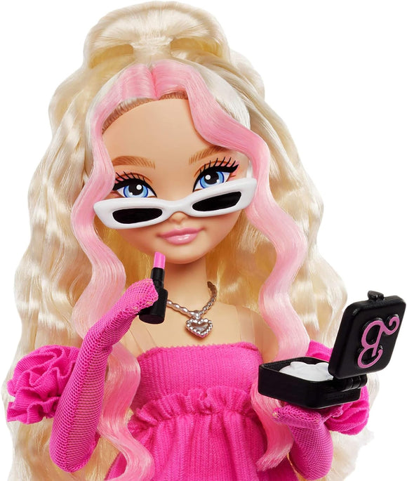 Barbie Dream Besties Playset, Barbie “Malibu” Posable Fashion Doll with Wavy Blonde Hair