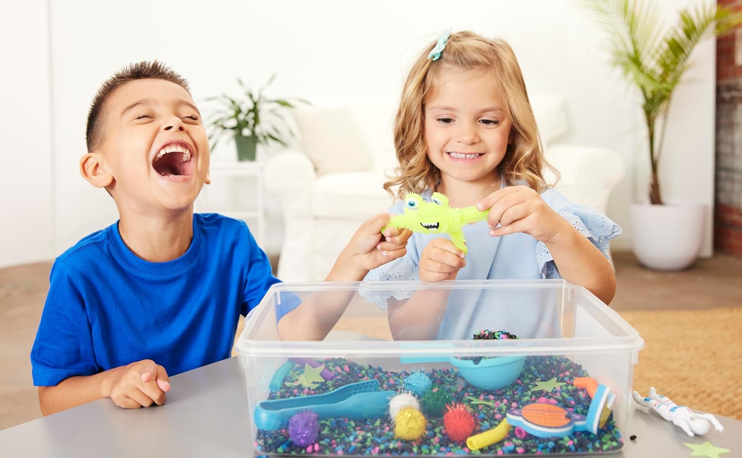 Creativity for Kids Sensory Bin Outer Space – Space-Themed Play Set with Astronauts, Aliens, Planets & Tools – Imaginative Sensory Play - 0