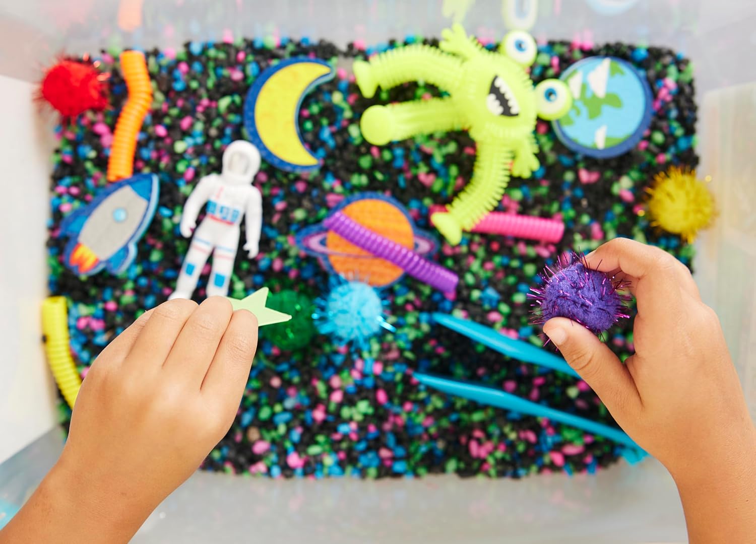 Creativity for Kids Sensory Bin Outer Space – Space-Themed Play Set with Astronauts, Aliens, Planets & Tools – Imaginative Sensory Play